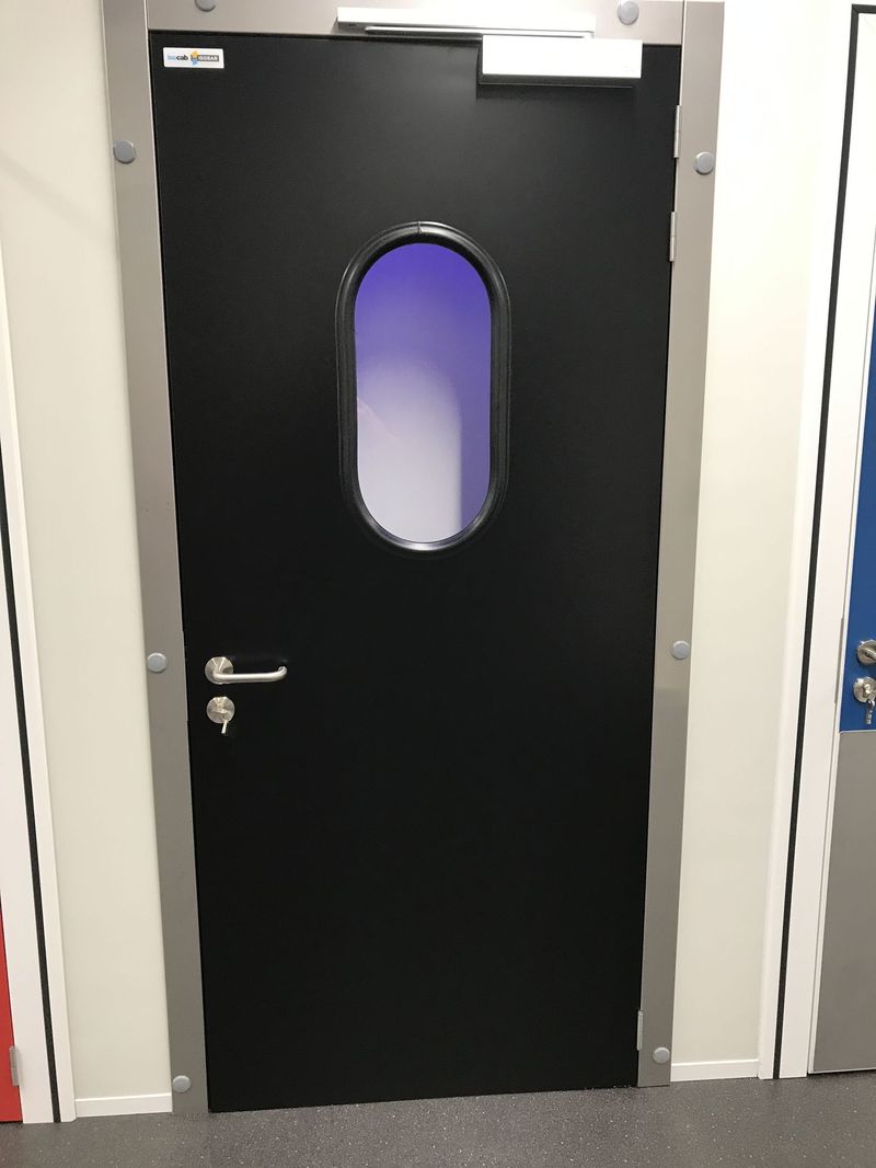 Bedrijfsdraaideur enkel BEE10 INOX KADER - 900x2000mm met antipaniekbaar (wand80mm)