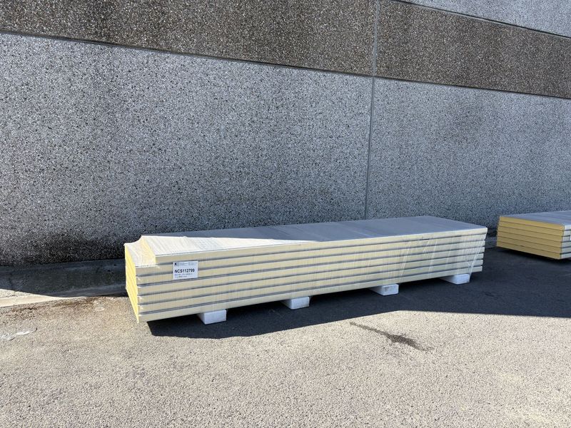 Sandwichpanelen 80 mm 6 x 4000 + 1 x 3840 mm  (NCS112799)